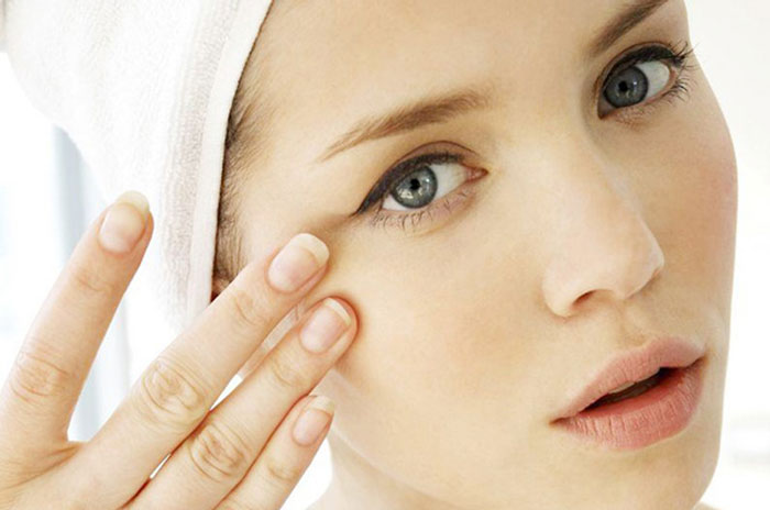 Cẩn Thận Dùng Kem Chống Nhăn Vùng Mắt